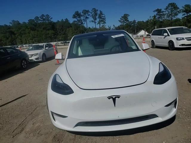2024 Tesla Model Y VIN: 7SAYGDEF8RA319051 Lot: 90732275