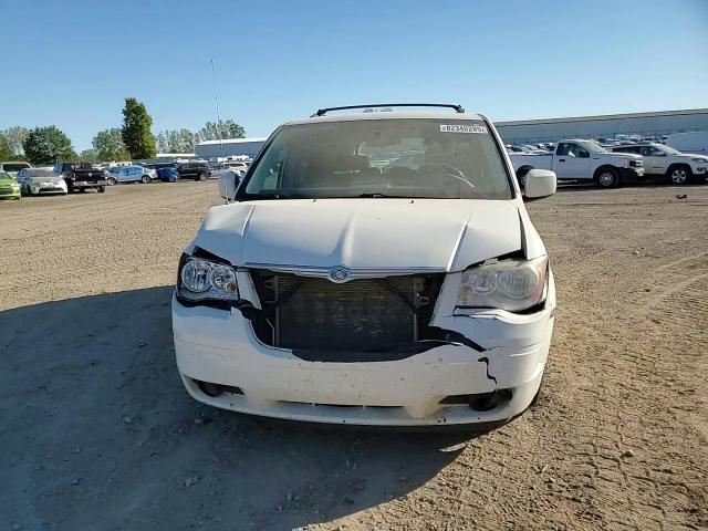 2010 Chrysler Town & Country Touring VIN: 2A4RR5D11AR150164 Lot: 82340285
