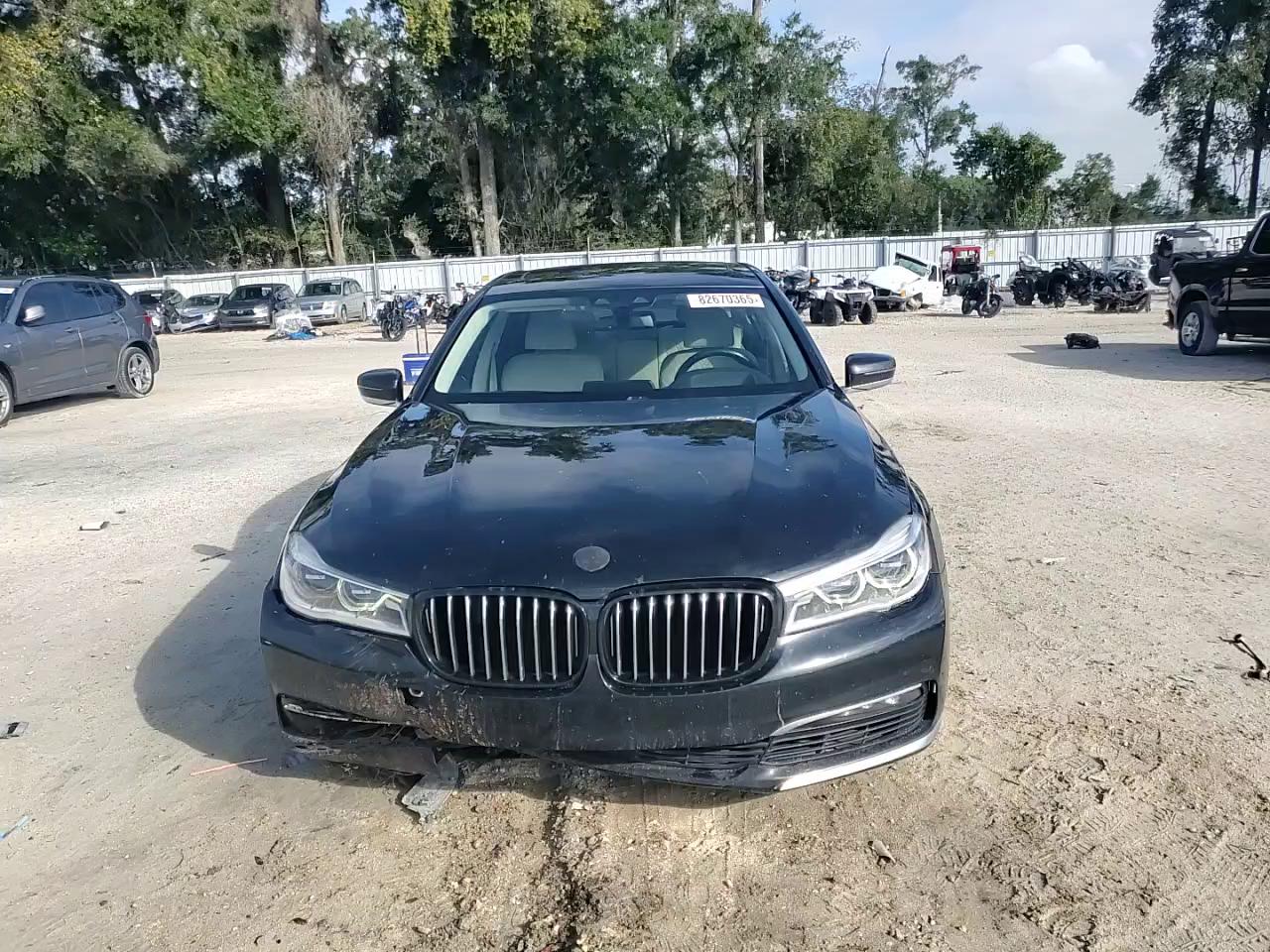 Фото: WBA7F0C51JGM23275