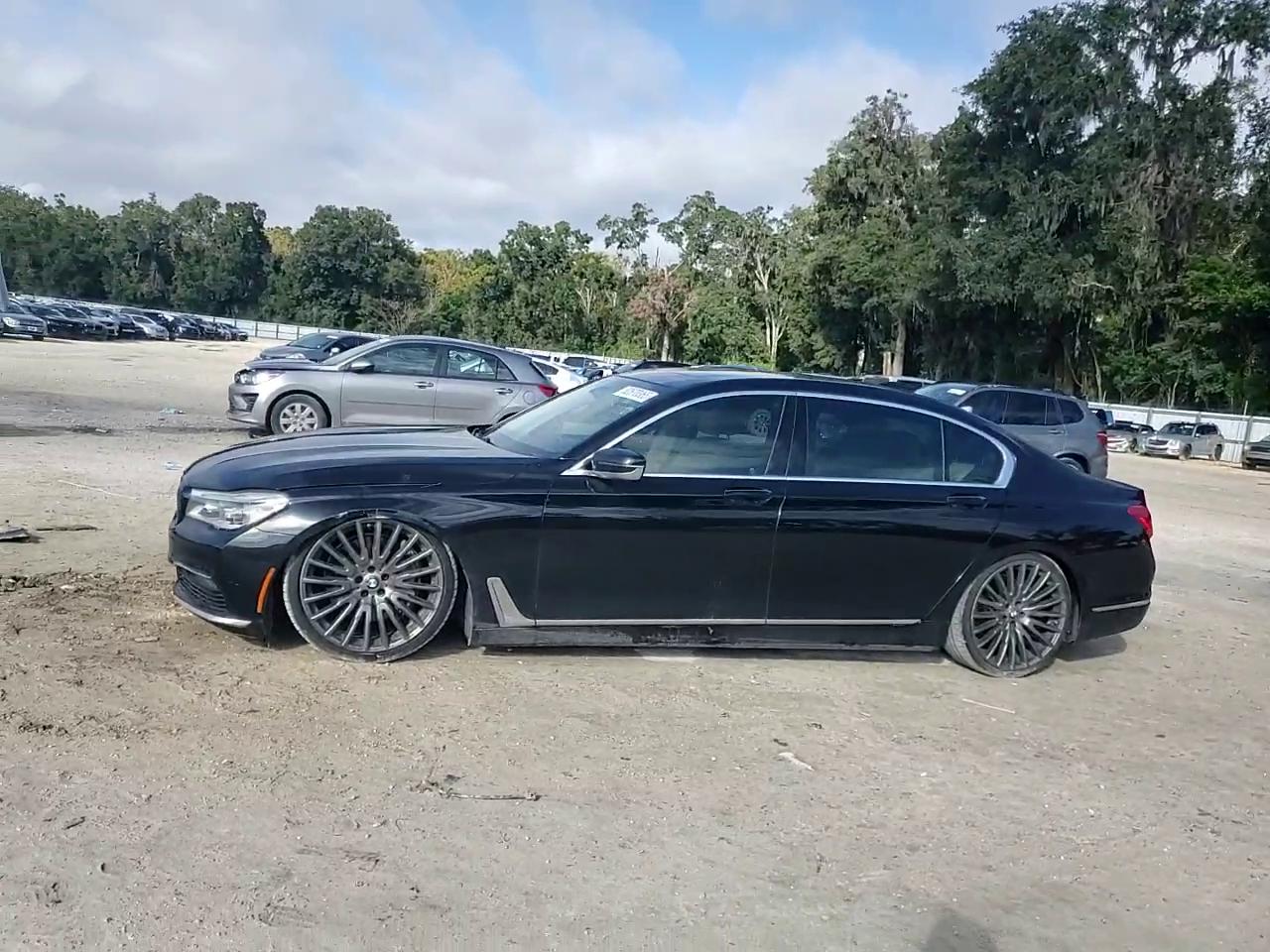 Фото: WBA7F0C51JGM23275