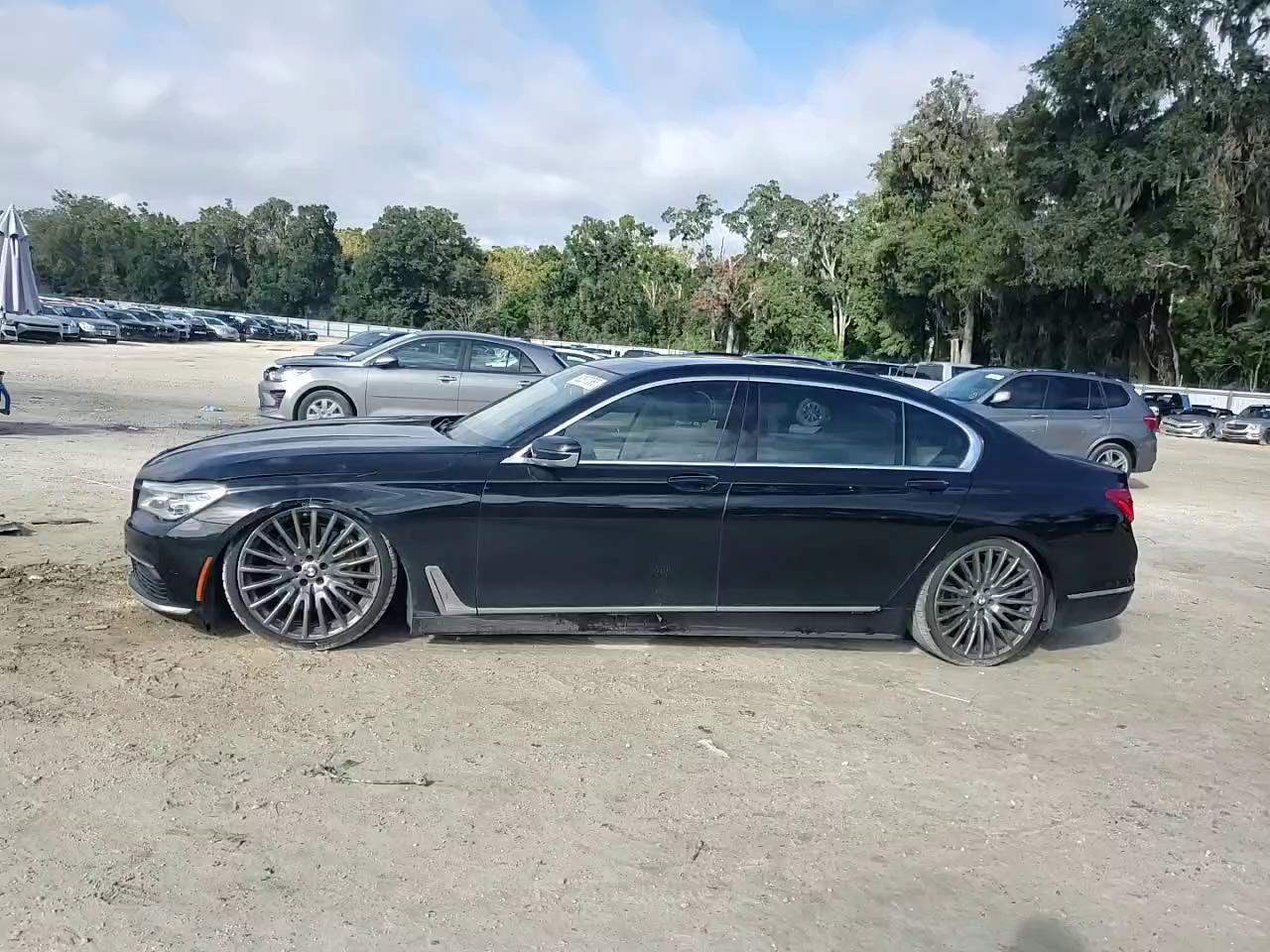 Фото: WBA7F0C51JGM23275