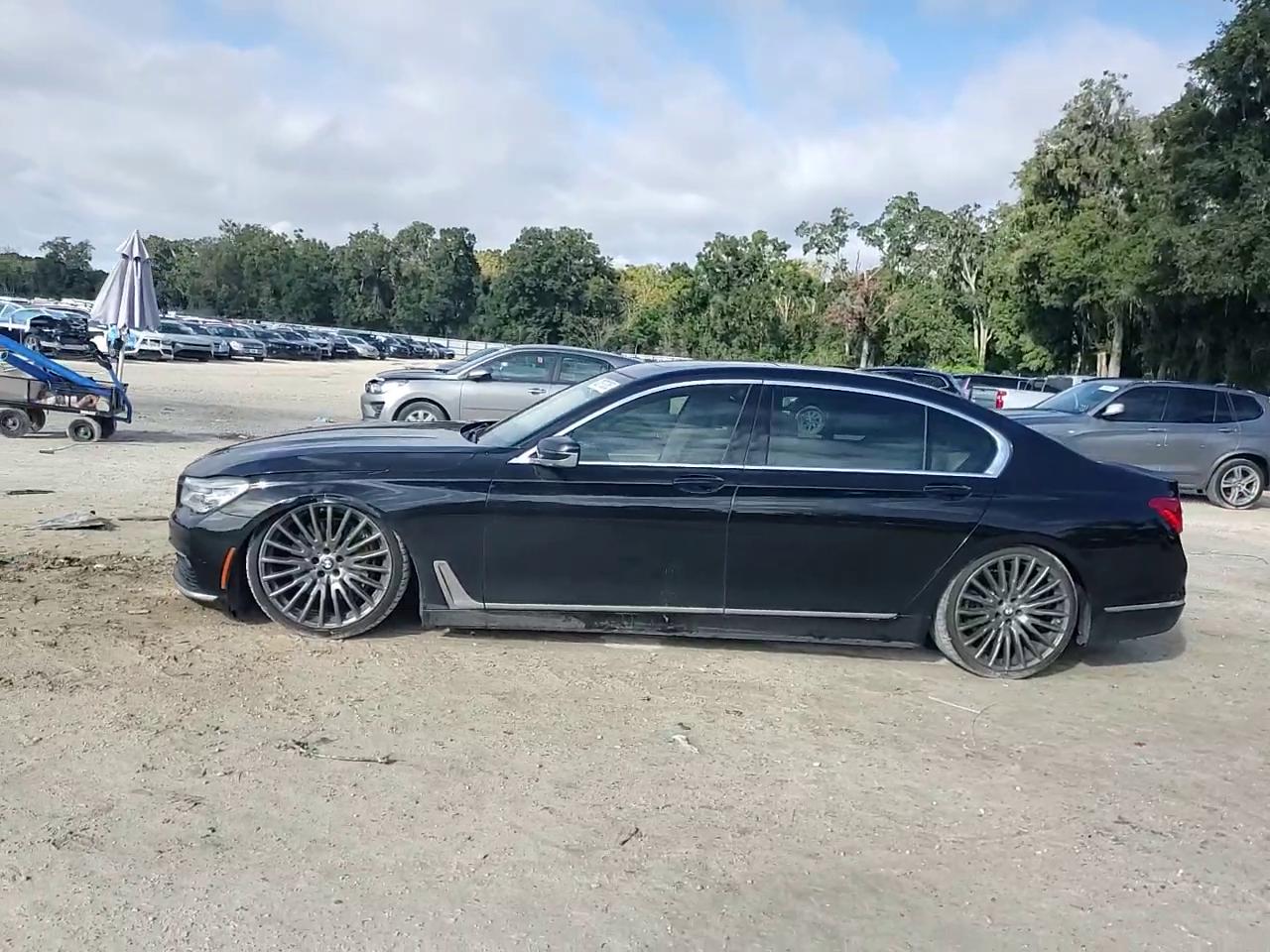 Фото: WBA7F0C51JGM23275