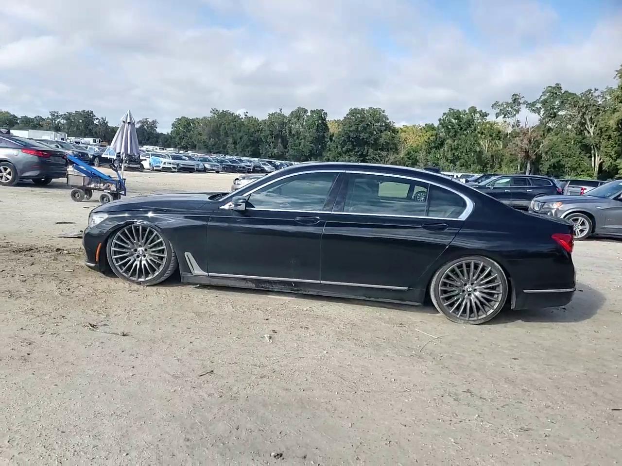 Фото: WBA7F0C51JGM23275