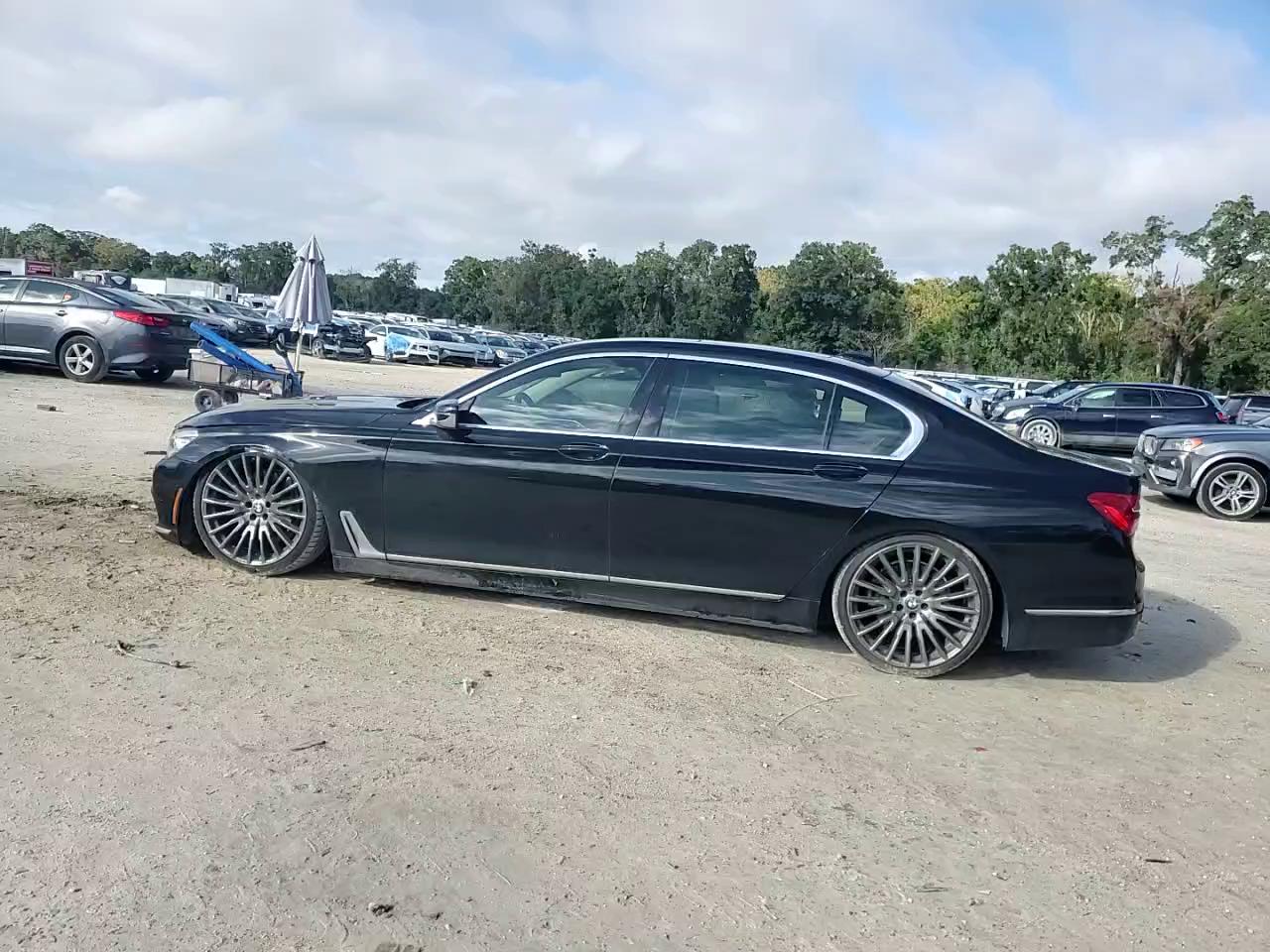 Фото: WBA7F0C51JGM23275