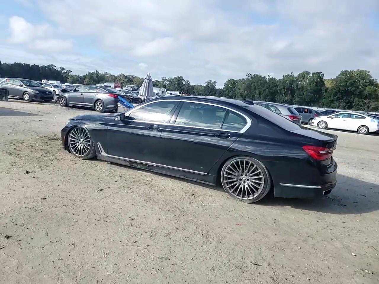 Фото: WBA7F0C51JGM23275