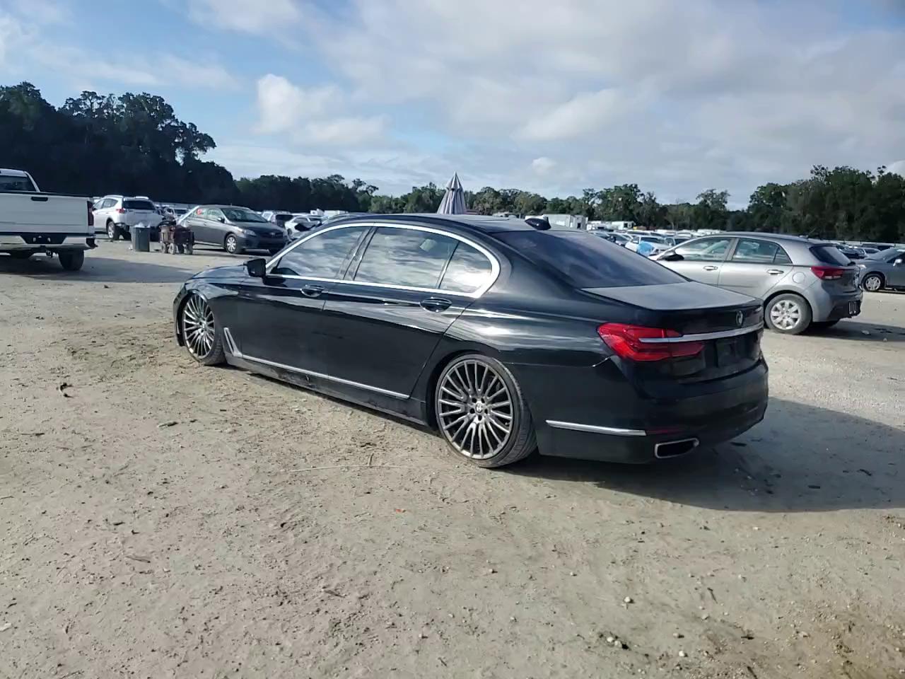 Фото: WBA7F0C51JGM23275