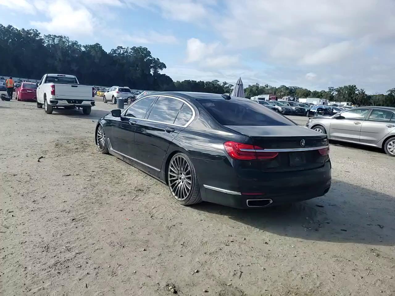 Фото: WBA7F0C51JGM23275