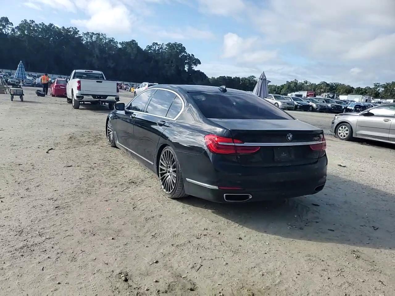 Фото: WBA7F0C51JGM23275