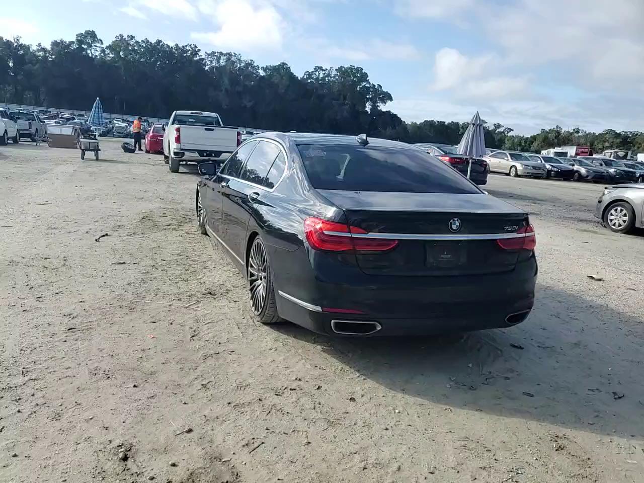 Фото: WBA7F0C51JGM23275