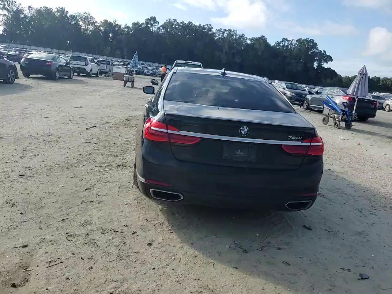 Фото: WBA7F0C51JGM23275