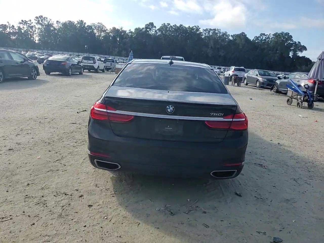 Фото: WBA7F0C51JGM23275