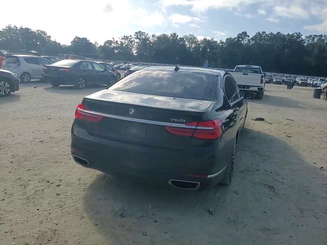 Фото: WBA7F0C51JGM23275