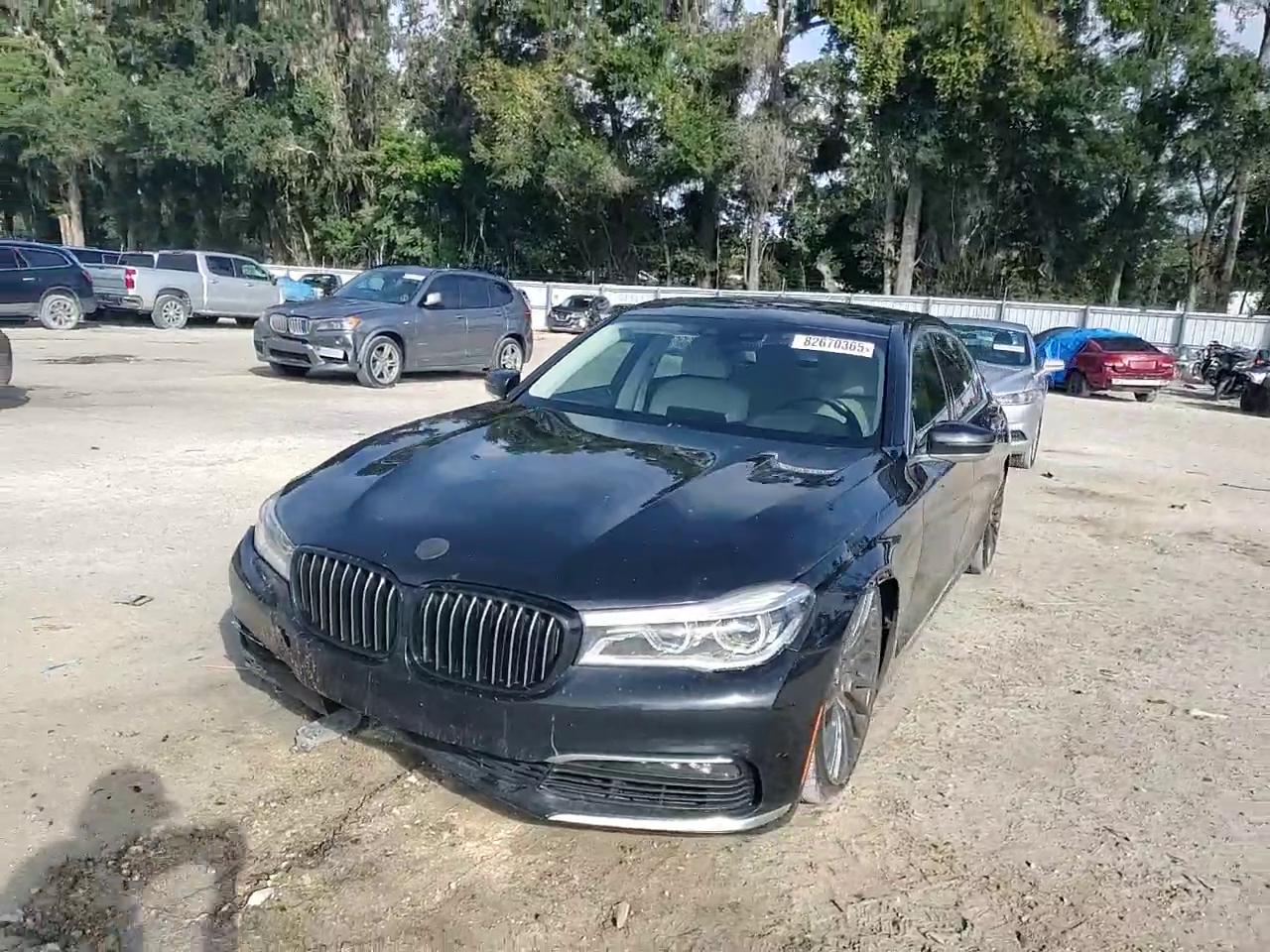 Фото: WBA7F0C51JGM23275