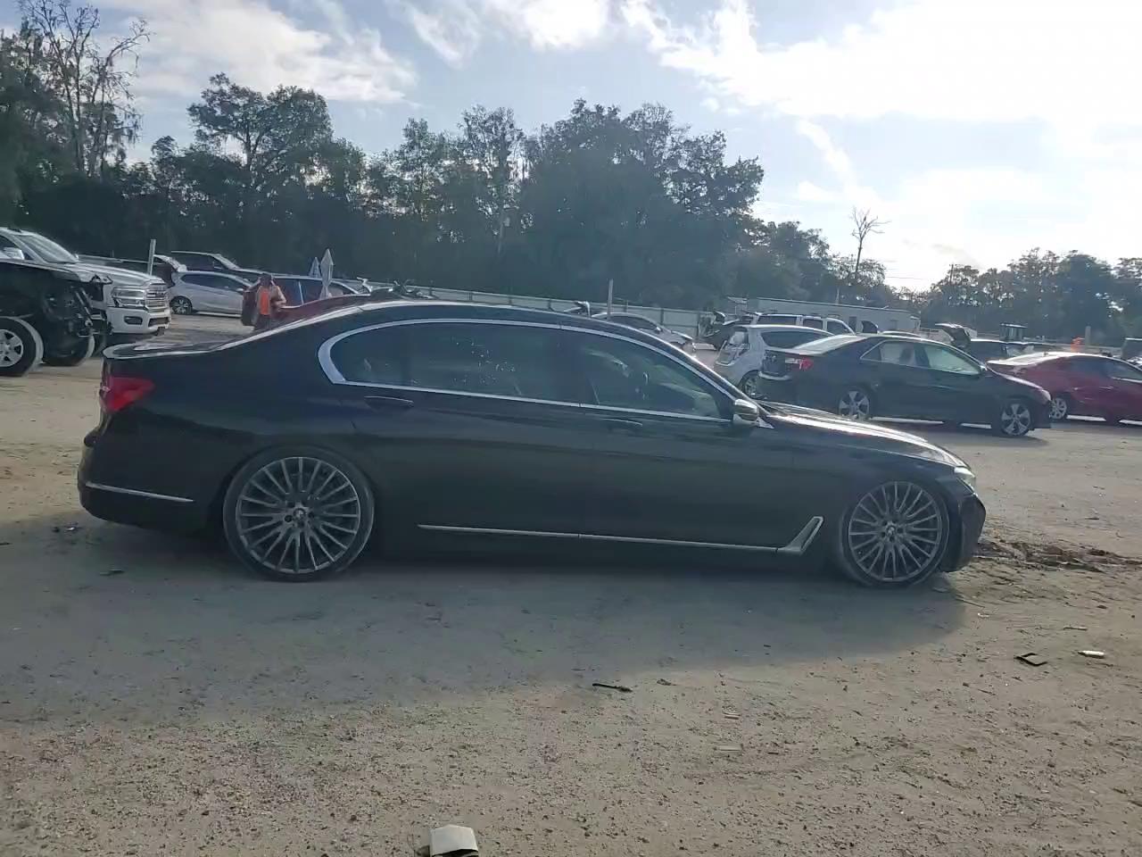 Фото: WBA7F0C51JGM23275