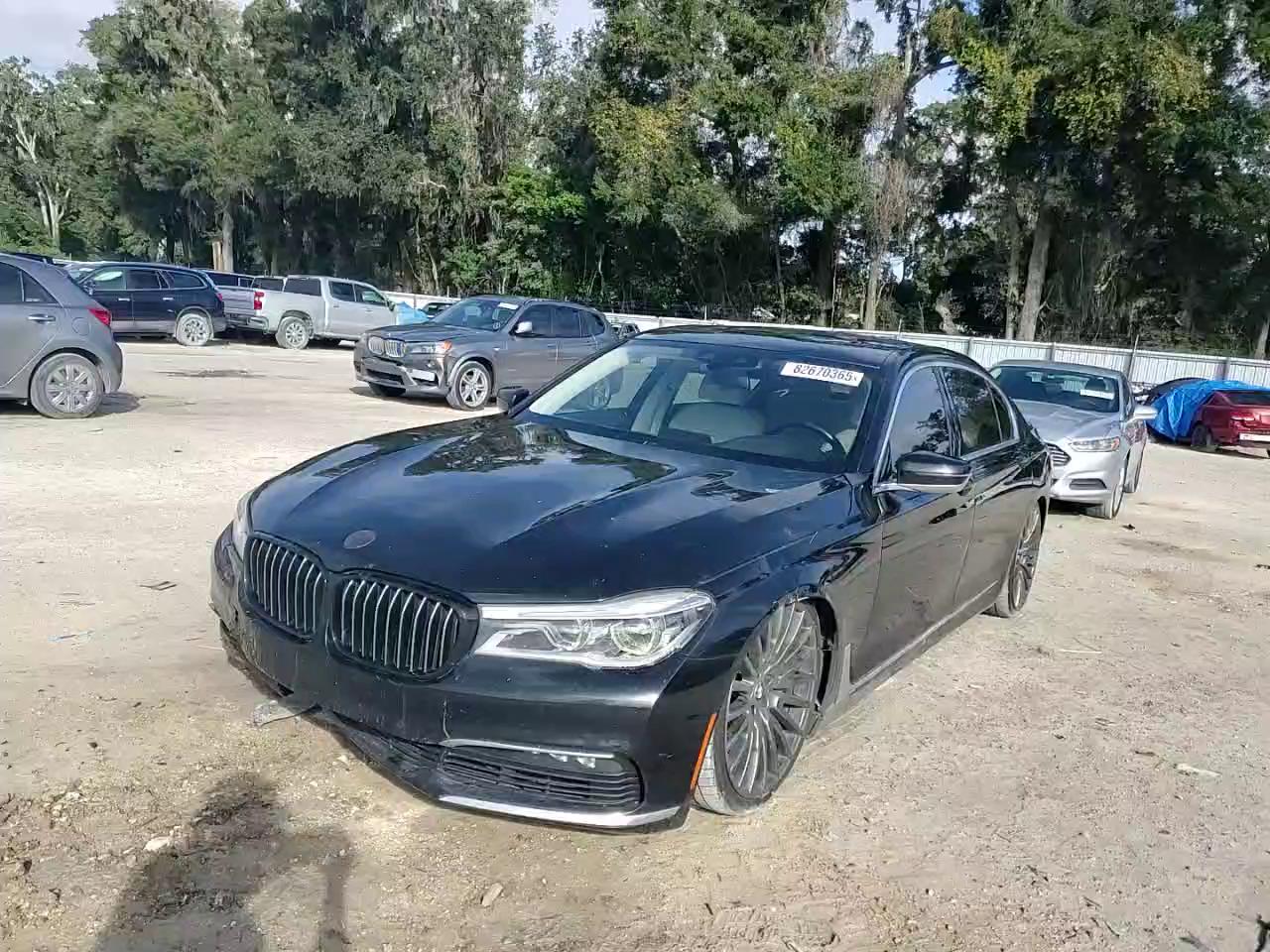 Фото: WBA7F0C51JGM23275