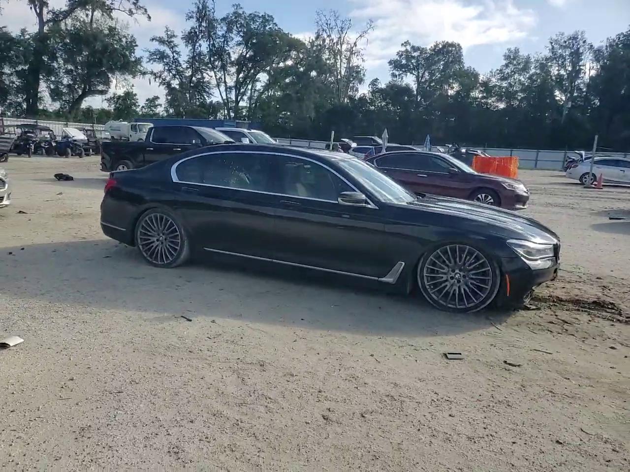 Фото: WBA7F0C51JGM23275