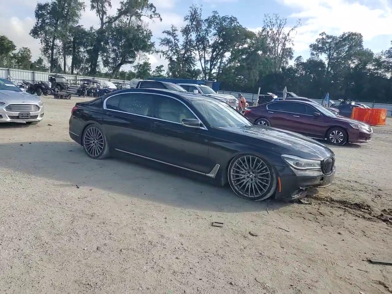 Фото: WBA7F0C51JGM23275