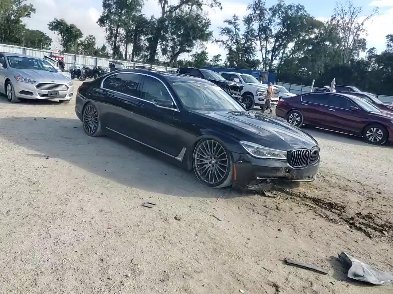 Фото: WBA7F0C51JGM23275