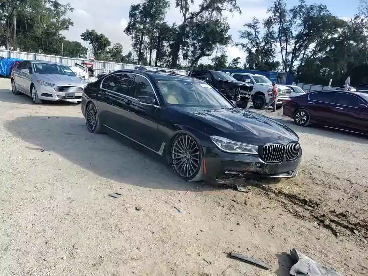 Фото: WBA7F0C51JGM23275