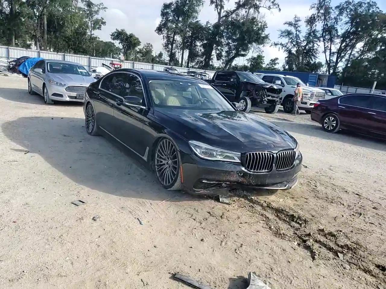 Фото: WBA7F0C51JGM23275