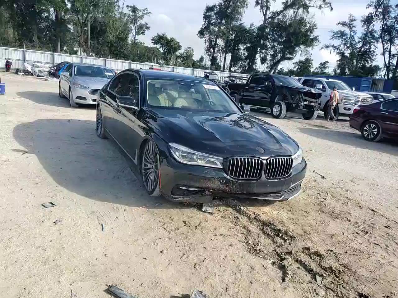 Фото: WBA7F0C51JGM23275