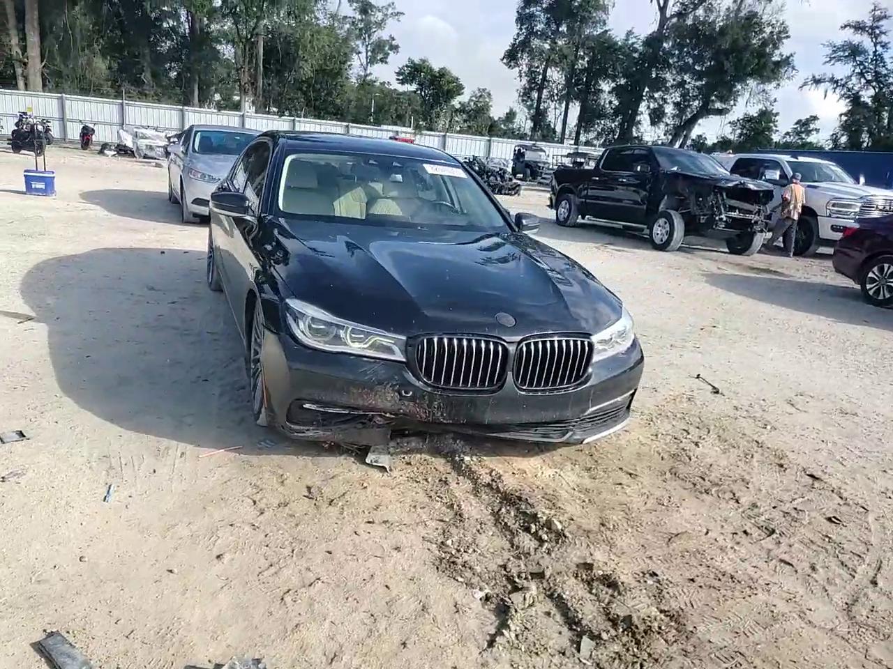 Фото: WBA7F0C51JGM23275