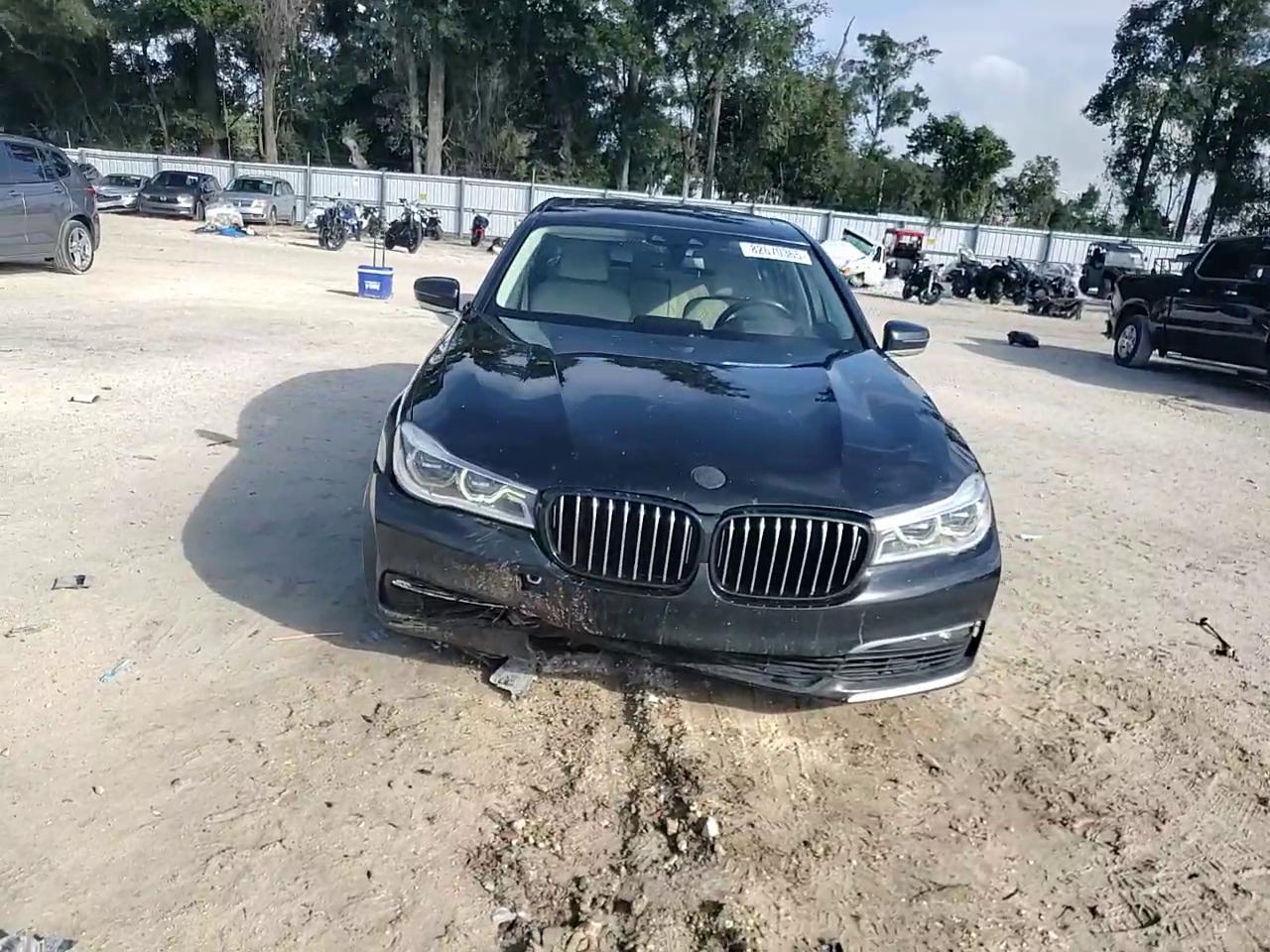 Фото: WBA7F0C51JGM23275