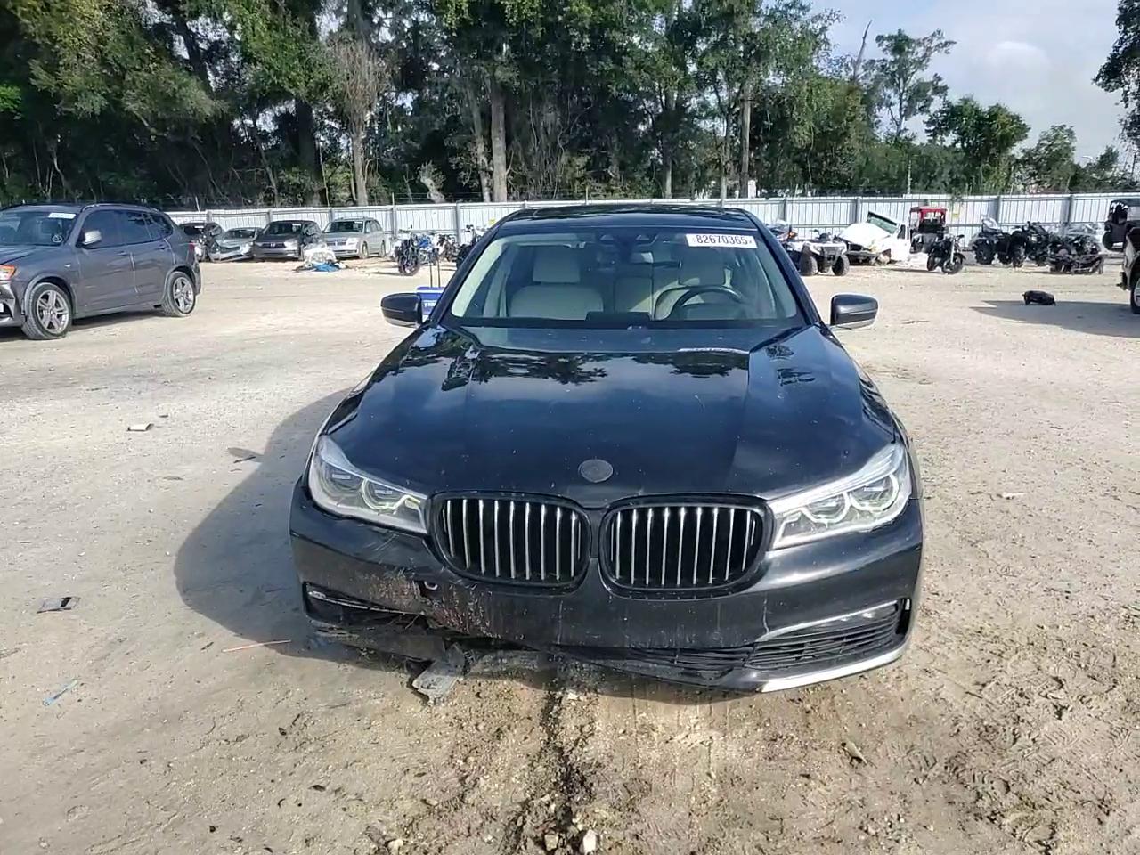 Фото: WBA7F0C51JGM23275