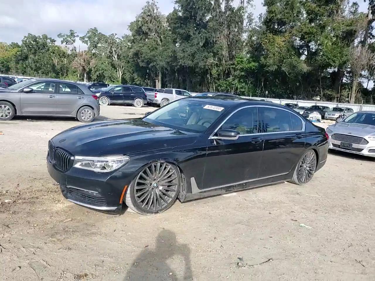 Фото: WBA7F0C51JGM23275