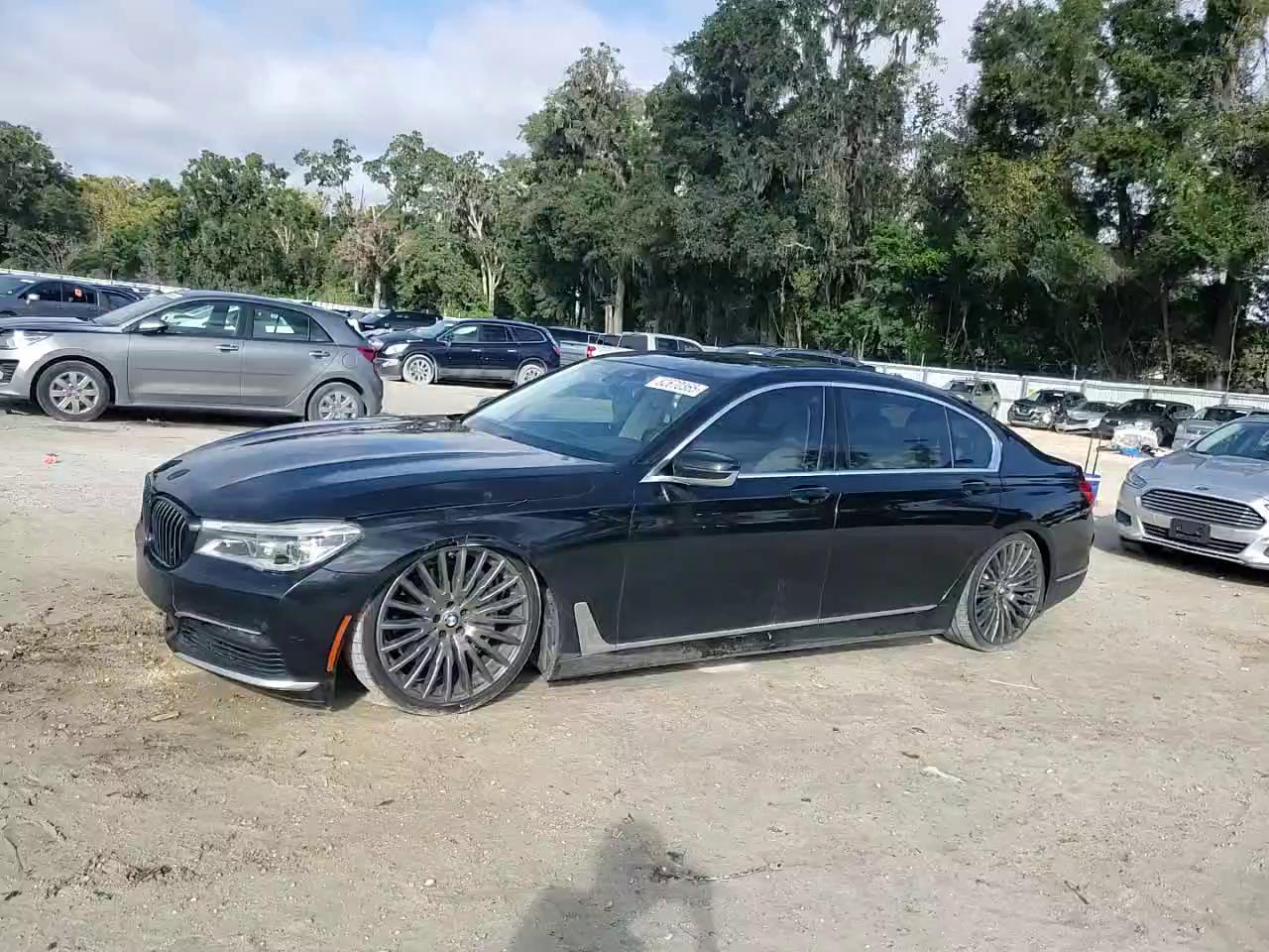 Фото: WBA7F0C51JGM23275