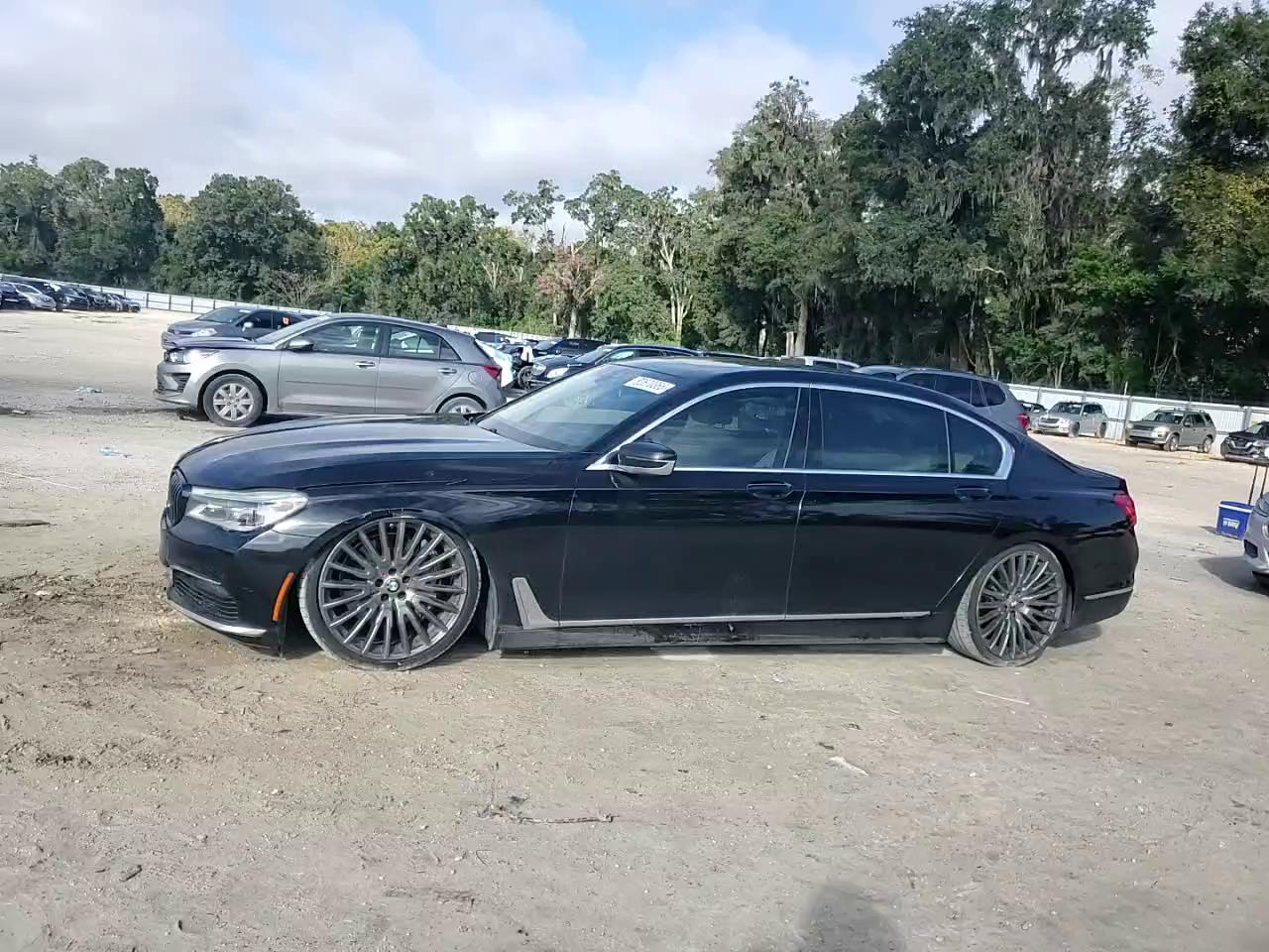 Фото: WBA7F0C51JGM23275