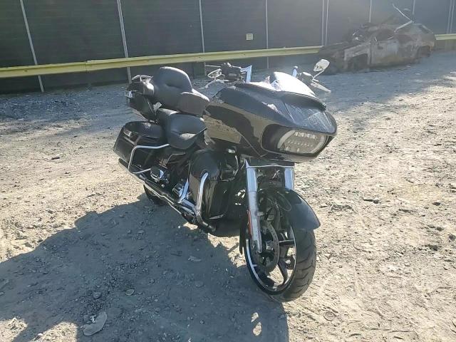 2017 Harley Davidson Fltru Road Glide Ultra VIN: 1HD1KGD11HB688275 Lot: 85077925