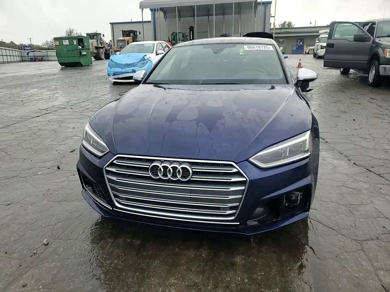 Фото: WAUC4CF53JA023786