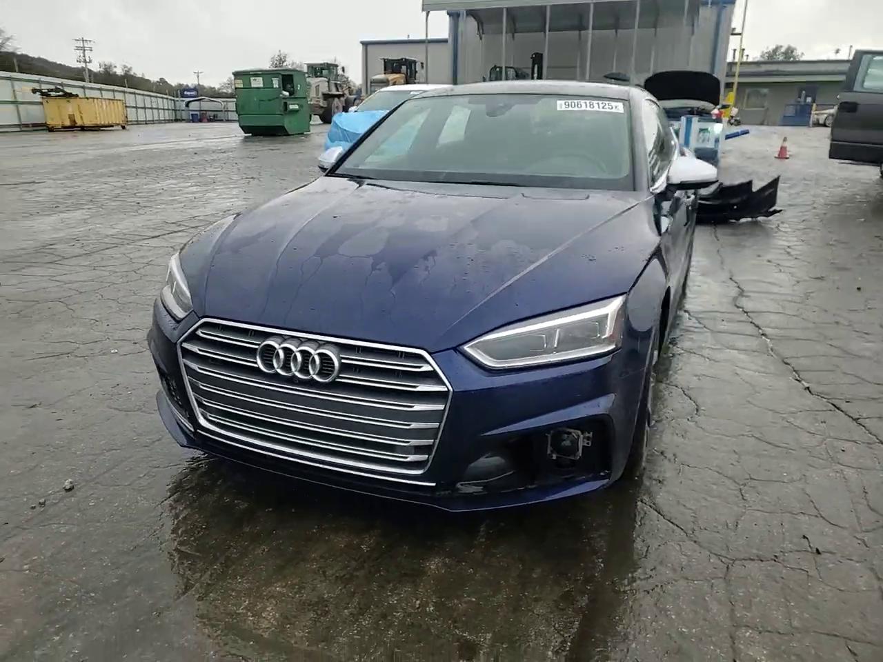 Фото: WAUC4CF53JA023786