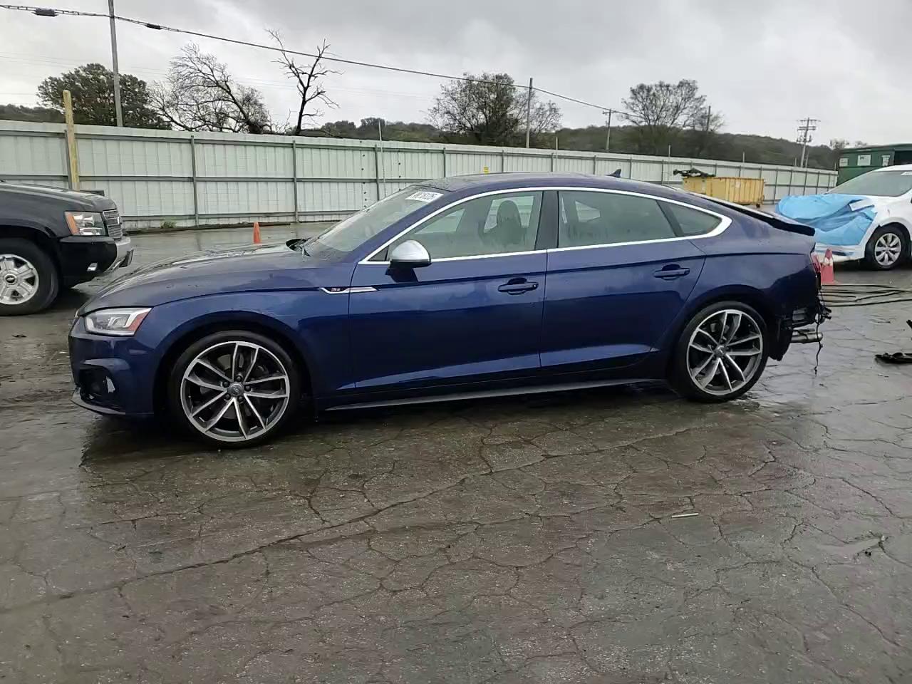 Фото: WAUC4CF53JA023786