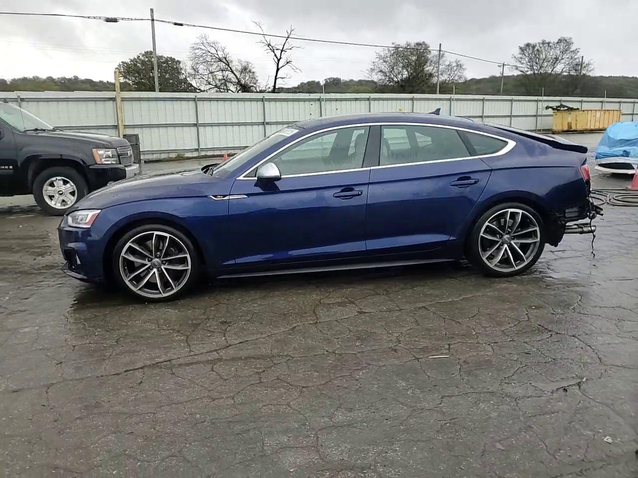 Фото: WAUC4CF53JA023786