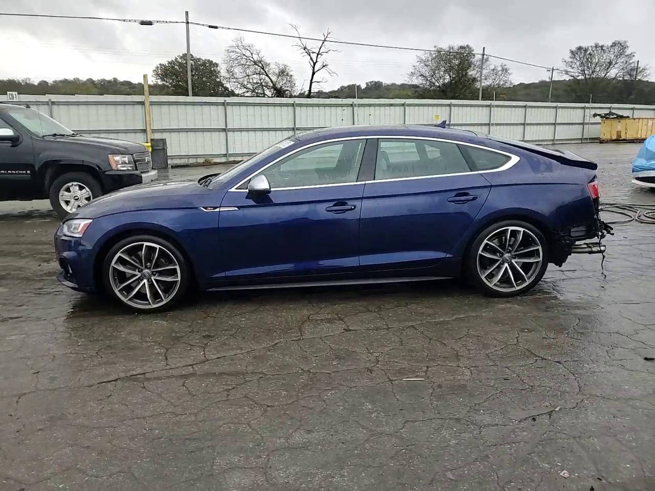 Фото: WAUC4CF53JA023786