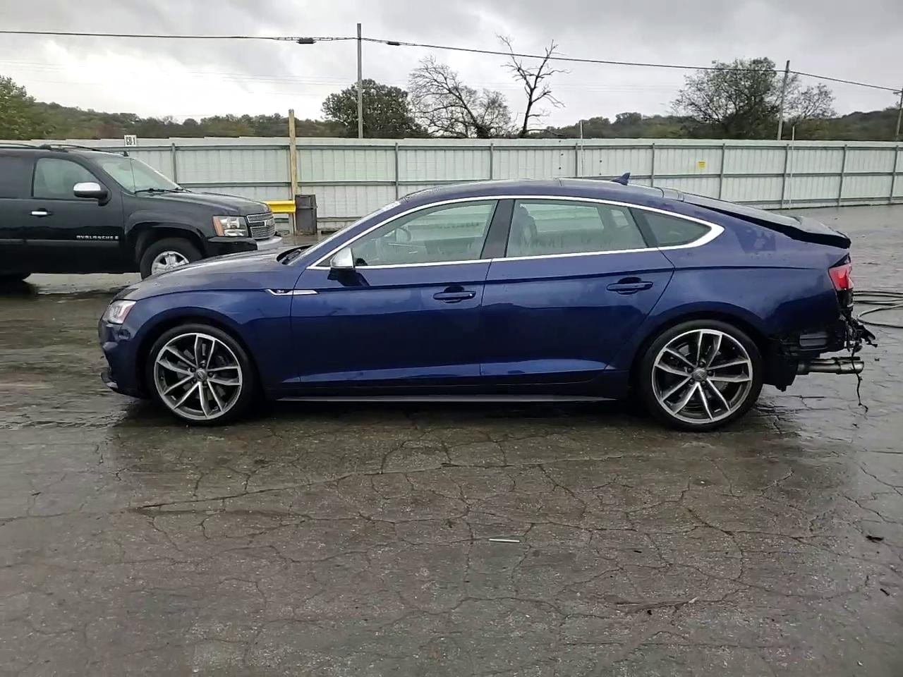 Фото: WAUC4CF53JA023786