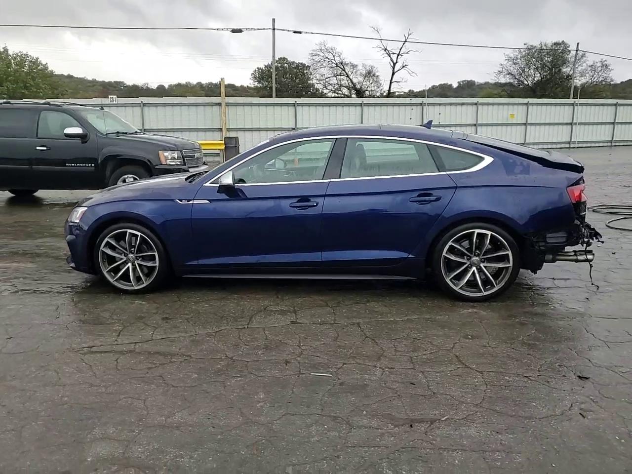 Фото: WAUC4CF53JA023786