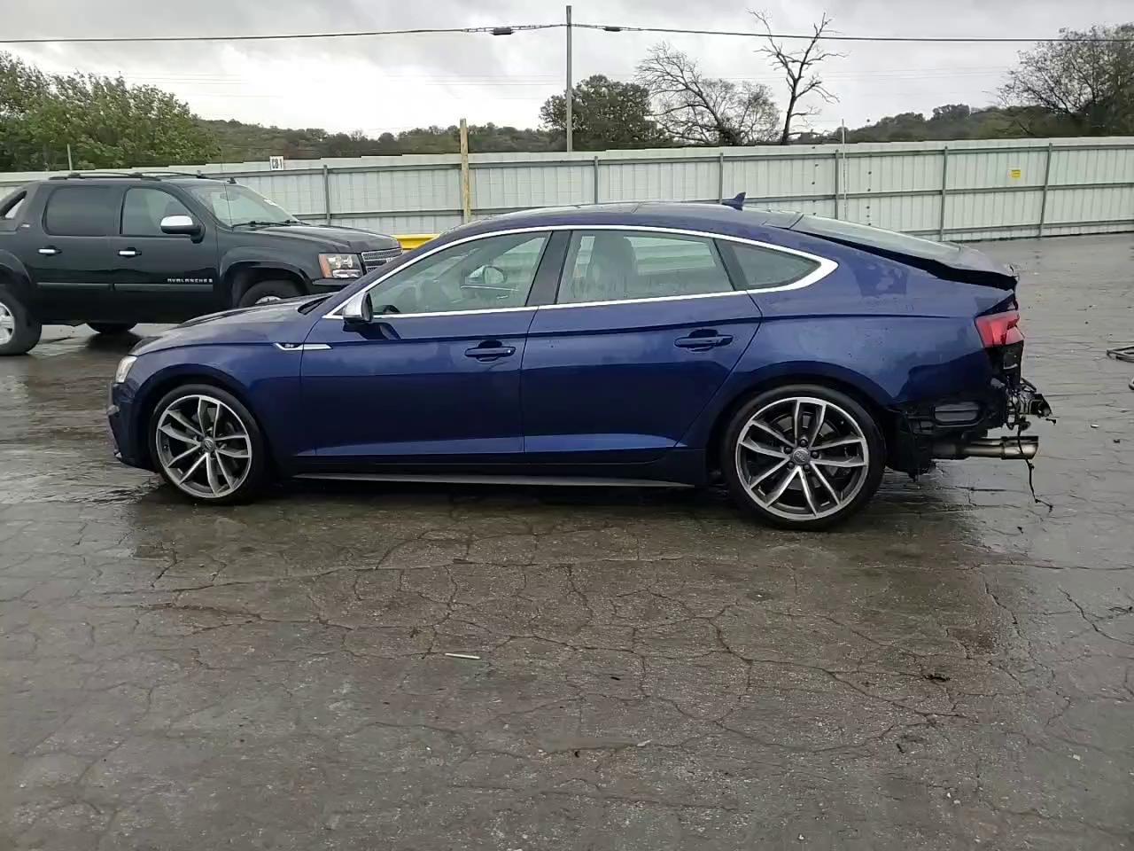 Фото: WAUC4CF53JA023786