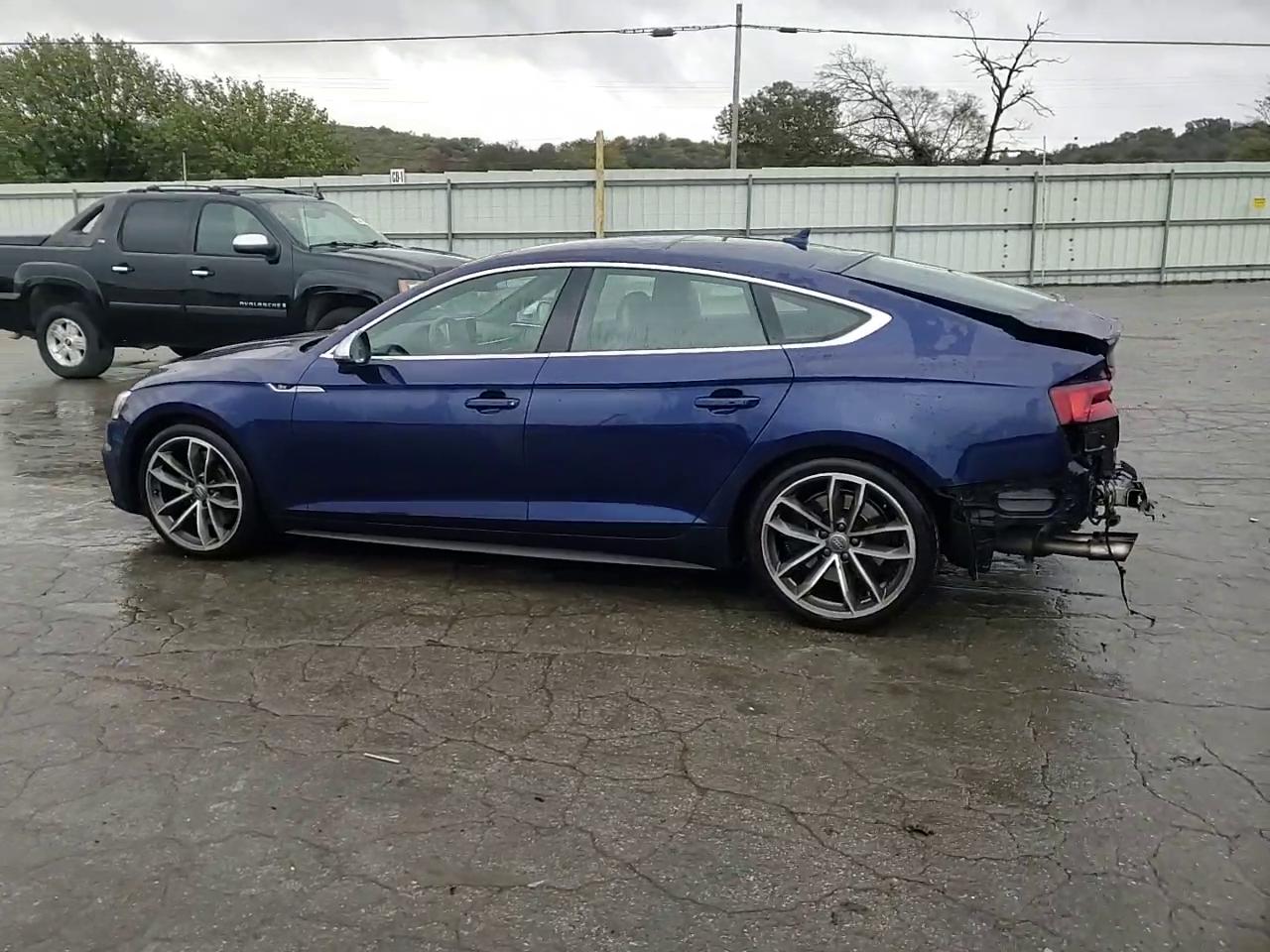 Фото: WAUC4CF53JA023786