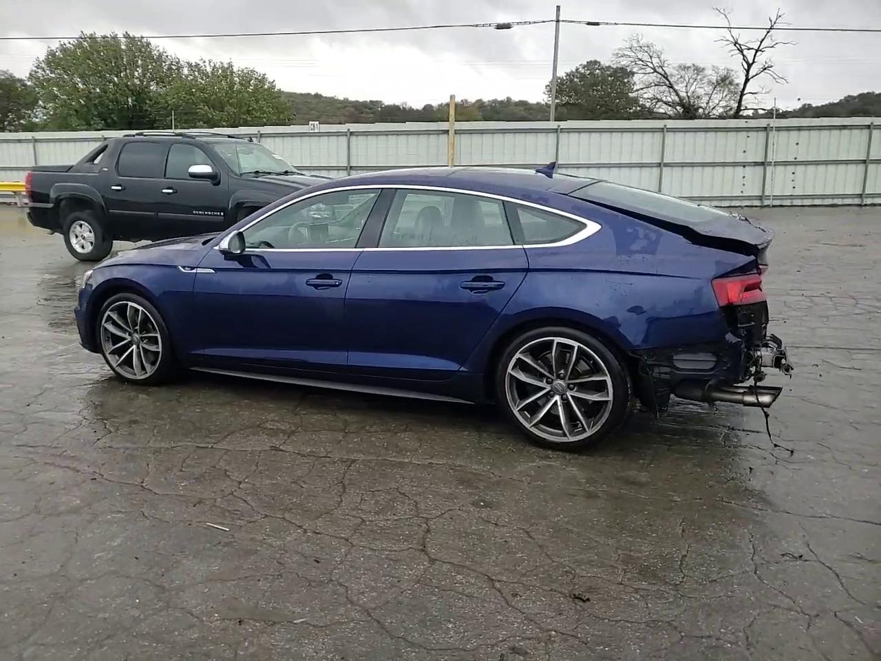 Фото: WAUC4CF53JA023786