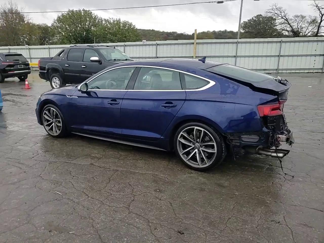 Фото: WAUC4CF53JA023786