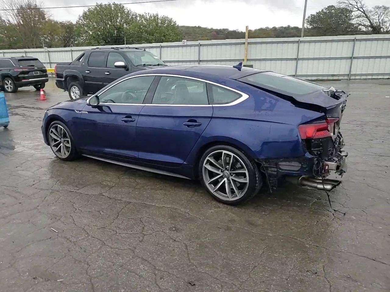 Фото: WAUC4CF53JA023786