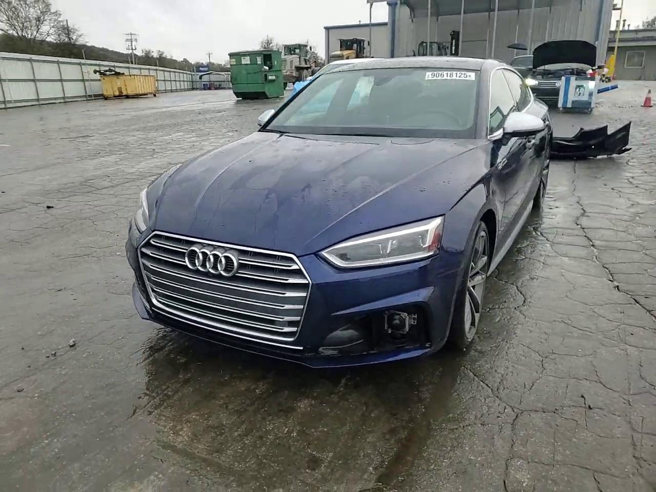 Фото: WAUC4CF53JA023786