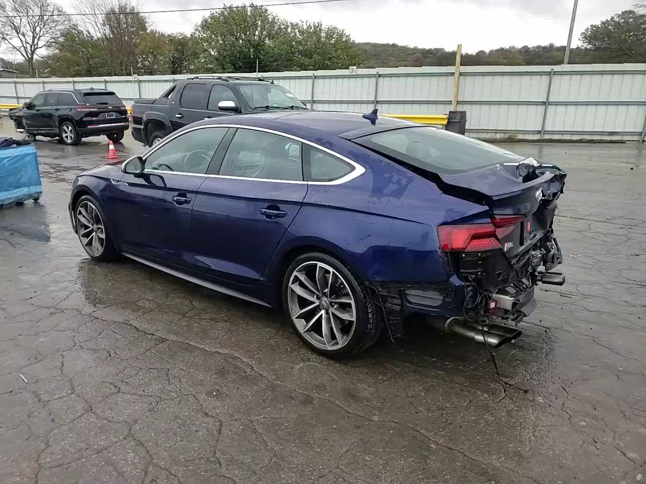 Фото: WAUC4CF53JA023786