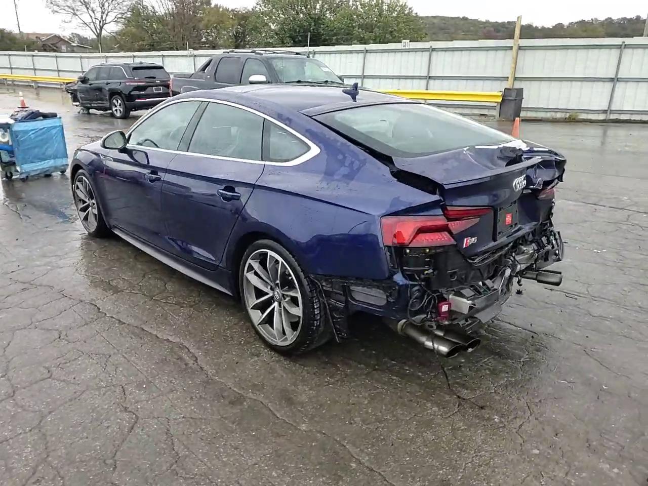 Фото: WAUC4CF53JA023786