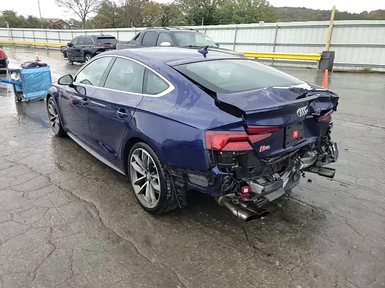 Фото: WAUC4CF53JA023786