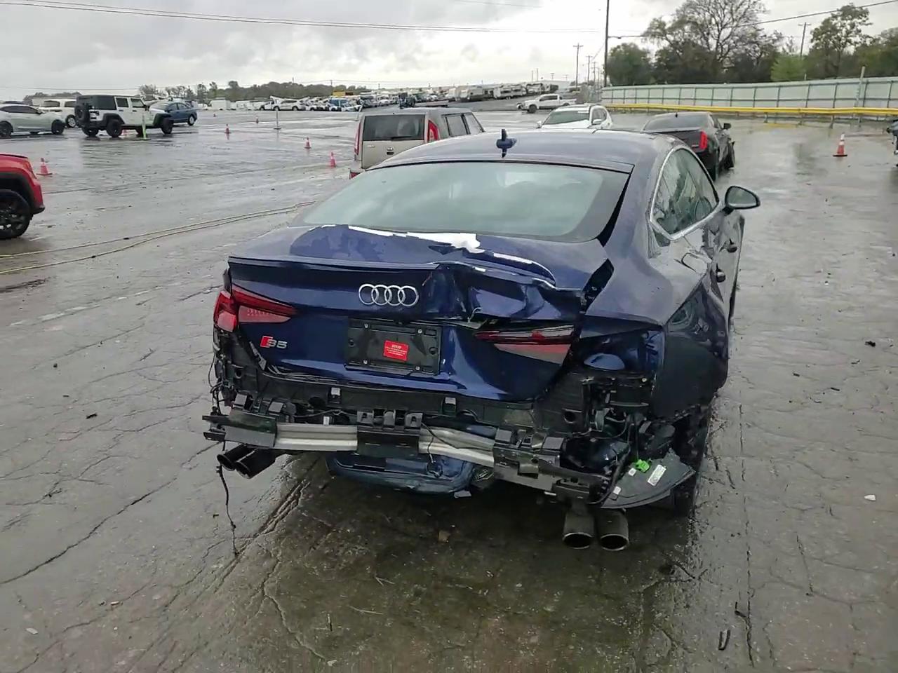 Фото: WAUC4CF53JA023786