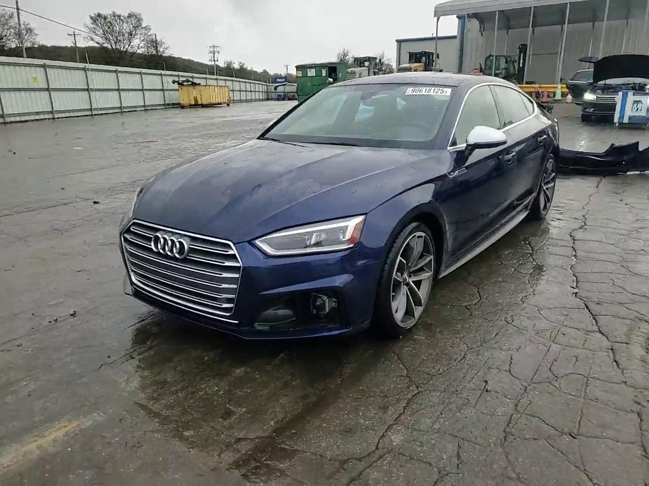 Фото: WAUC4CF53JA023786